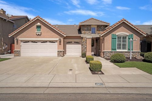 1321 Blakely Ln, Modesto, CA 95356-8984