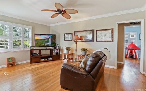 1027 Marcheta St, Altadena, CA 91001-2558
