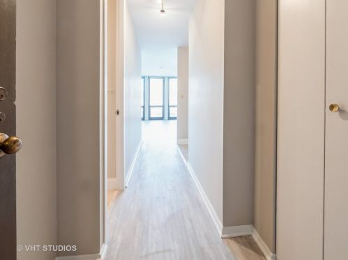 1 Scott St, Chicago IL  60610-2309 exterior