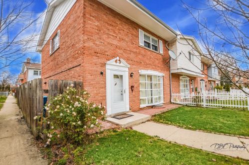 8828 Dee Rd, Des Plaines, IL 60016-7600