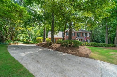1502 Kingfisher Dr, Marietta, GA 30062-2885