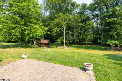 24 Normandy Dr, Parsippany NJ  07054-4070 exterior
