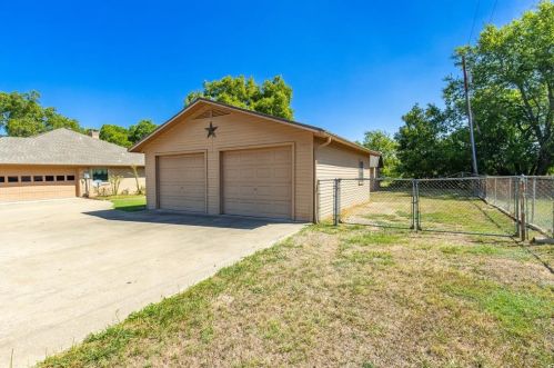 511 Fm 272, Celeste, TX 75423-9522