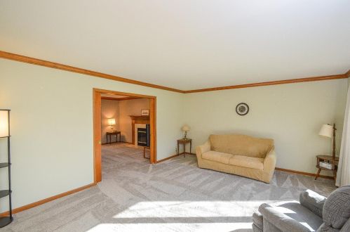 8290 Farwick Ct, Cincinnati, OH 45249-2268