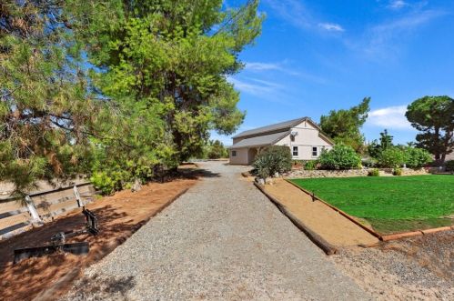 17368 Owl Tree Rd, Riverside CA  92504-9529 exterior