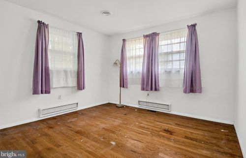 755 Longs Gap Rd, Carlisle PA 17013-8506 exterior