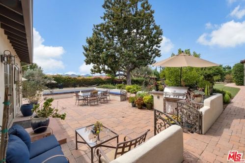 1545 Cleveland Rd, Glendale CA  91202-1007 exterior