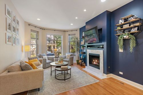 3315 Pierce Ave, Chicago, IL 60651-2753