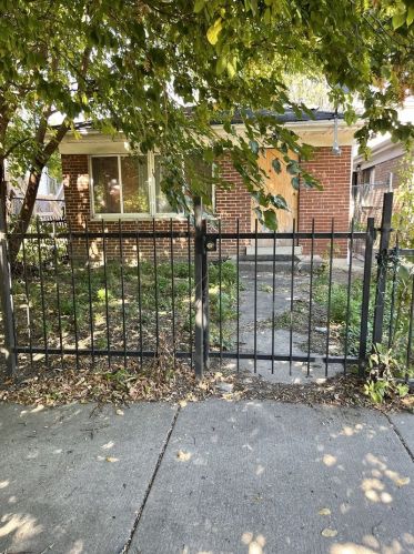 814 53rd St, Chicago, IL 60615-4902