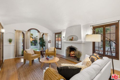 1125 Cedar St, Glendale CA  91207-1728 exterior