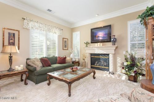 362 Loire Valley Dr, Simi Valley CA  93065-8242 exterior