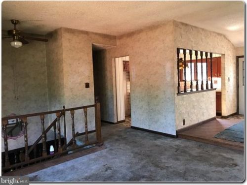 8 Carriage Ct, Waterford, NJ 08089-2201