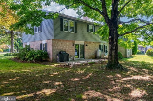 1883 Manchester Ln, Lancaster PA  17601-6210 exterior