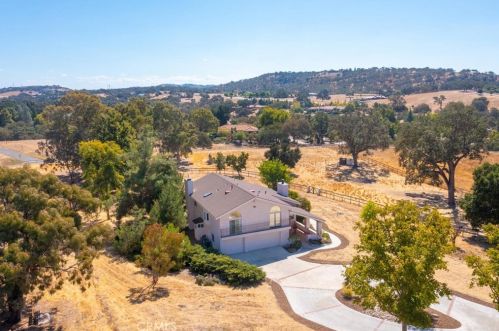 1285 Beaver Creek Ln, Lake Nacimiento, CA 93446-4942