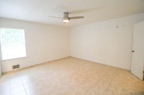 122 Stagecoach Trl, Stockbridge, GA 30281-1951