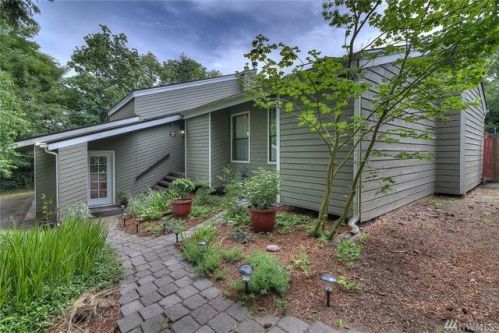 6205 Center St, Suquamish, WA 98392-9686