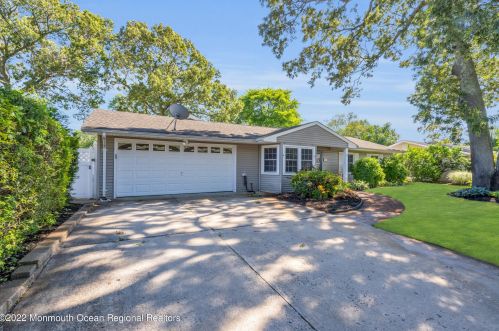 327 Lawrence Dr, Lacey Township, NJ 08734-2513