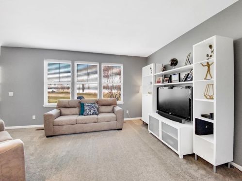 1295 Newport Cir, Pingree Grove IL  60140-2070 exterior