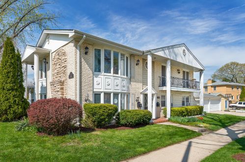 1 Gilbert Ave, Burr Ridge, IL 60525