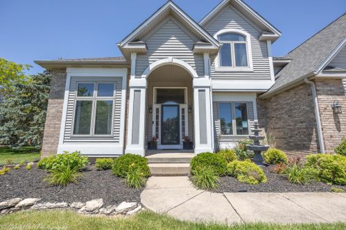 1223 Foxpointe Dr, Sycamore IL  60178-3219 exterior