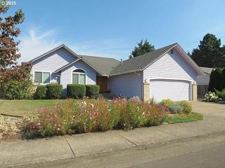 233 Grizzly Ave, Eugene, OR 97404-1739