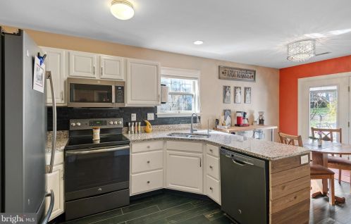 30 Mill Pond Dr, Lancaster PA  17603-7411 exterior