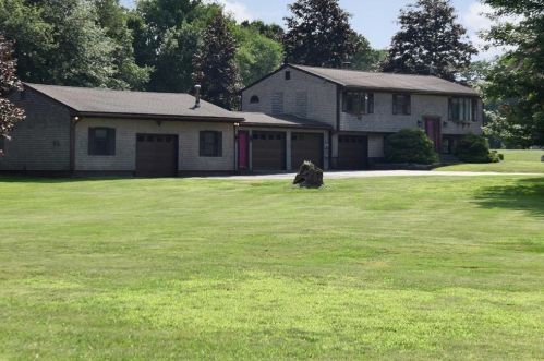 53 Pools Ln, Tiverton, RI 02878-2726