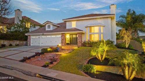 5854 Woodglen Dr, Calabasas, CA 91301-4628
