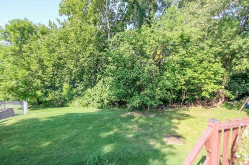 2433 Meadow Run Ct, Hazelwood, MO 63043-1546