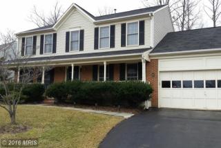 907 Spring Knoll Dr, Herndon VA  20170-3925 exterior