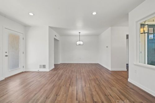 11609 Atkinson Ave, Hawthorne CA  90250-1827 exterior