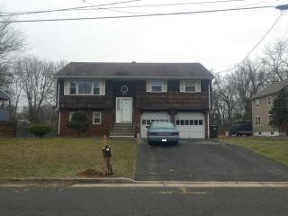 82 Fernwood Dr, Piscataway, NJ 08854-2029