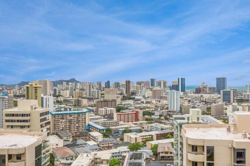 999 Wilder Ave, Honolulu HI  96822-2683 exterior