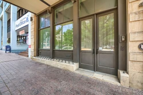 811 Congress Ave, Austin TX  78701-2425 exterior