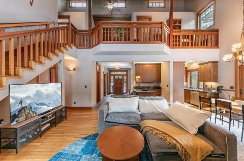 11874 Rainbow Dr, Truckee CA  96161-2761 exterior