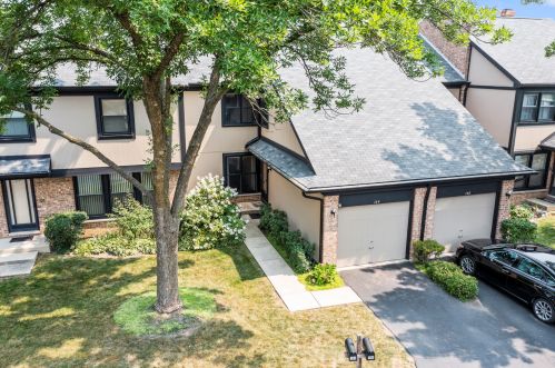 164 Shadowbend Dr, Wheeling, IL 60090-3152
