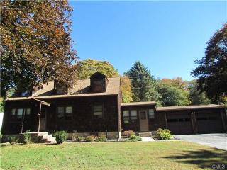 6 Blueberry Ln, Upper Stepney, CT 06468-2119