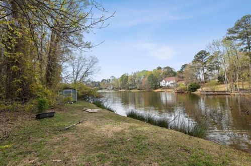 2001 Hampton Trl, Conyers GA  30013-2347 exterior