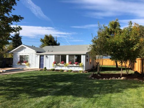 3482 E St, Springfield, OR 97478-5874