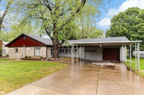 2705 Kirkwood Ln, Minneapolis MN  55441-2925 exterior