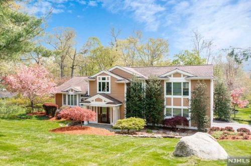 4 Beaver Dam Rd, Upper Saddle River, NJ 07458-1513