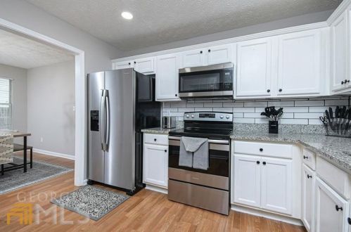 5217 Kirk Dr, Atlanta GA  30349-5882 exterior