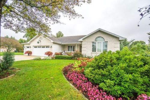 2259 Fox Run Dr, Kankakee, IL 60901-8358