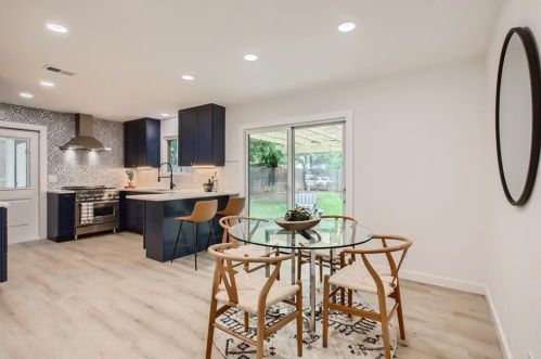 1704 Fair Oaks Dr, Austin TX  78745-2810 exterior