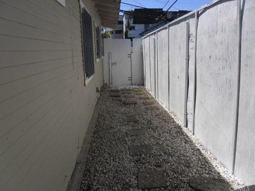 307 Shelton St, Santa Ana CA 92703-4828 exterior