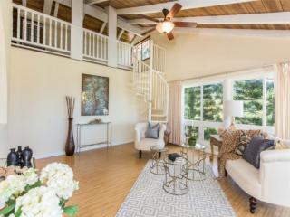 1029 Kalahu Pl, Honolulu, HI 96825-1331