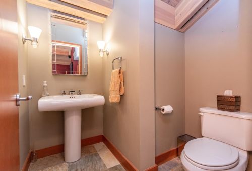 1721 Grouse Rdg, Truckee CA  96161-4033 exterior