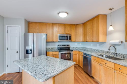 33 Holmes Dr, Charles Town WV 25414-4412 exterior