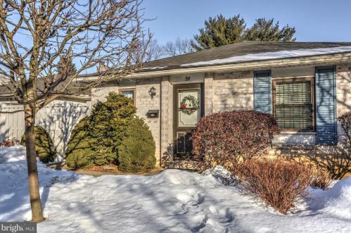 54 Valleybrook Dr, Lancaster, PA 17601-4617