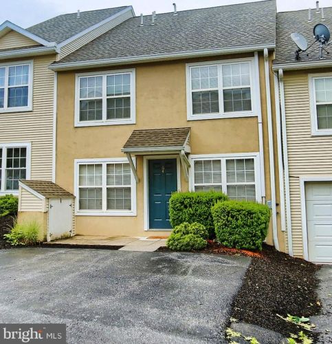 64 Courtyard Dr, Carlisle, PA 17013-4907